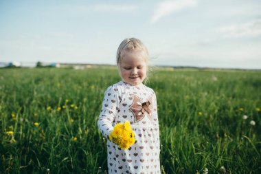 kır çiçekleri için seviyorum