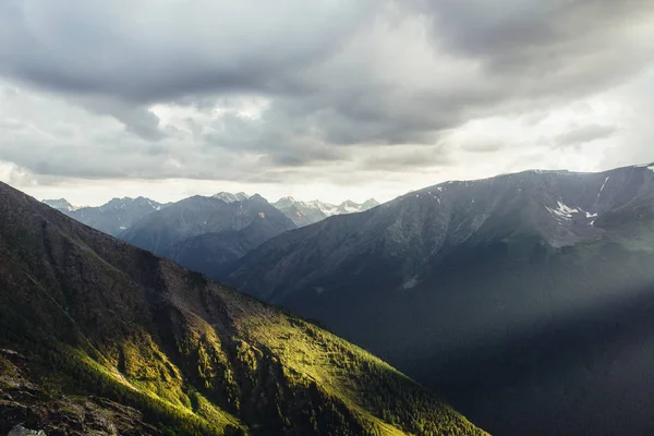 Hohe Schöne Altaispitzen — Stockfoto