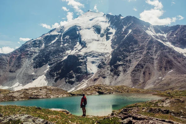 Турист Озере Горах — стоковое фото