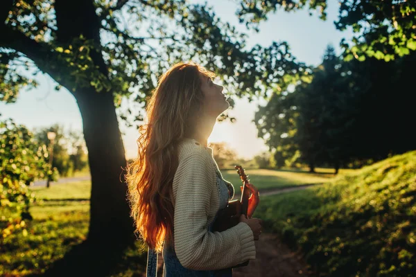 Caminar Parque Atardecer — Foto de Stock