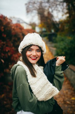 güzel mutlu sonbahar kız
