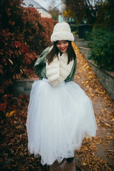 Krásné Šťastné Podzimní Dívka — Stock fotografie