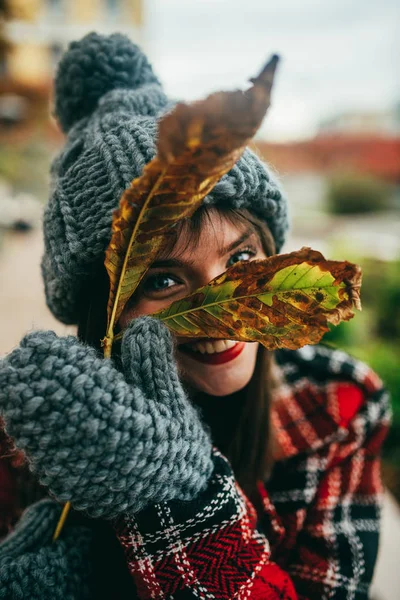 Hermosa Chica Feliz Otoño — Foto de Stock