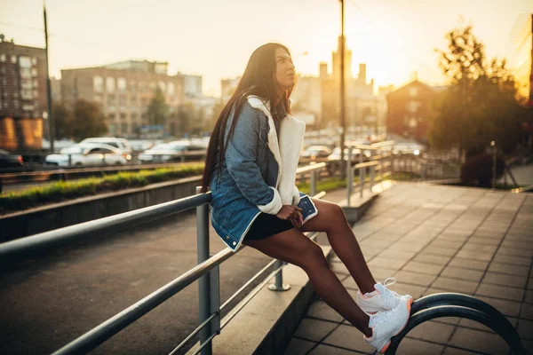 Caminar Por Ciudad Atardecer — Foto de Stock