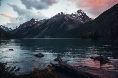 Altay soğuk dağ gölü