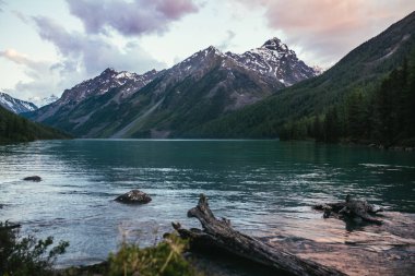 Altay soğuk dağ gölü