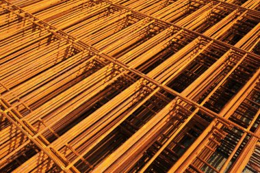 İnşaat alanında inşaat geçmişi olan beton takviyesi için çelik çubuk.