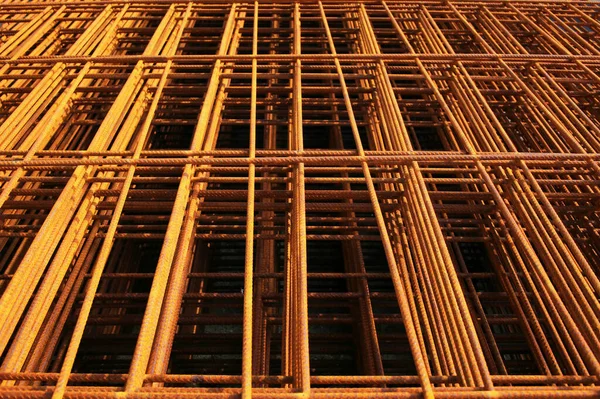 Stahlbewehrung Für Stahlbeton Auf Baustelle Mit Haus Bau — Stockfoto