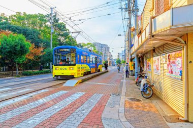 Osaka, Japonya - 21 Kasım 2018 Evler arası küçük tren istasyonu, Osaka.