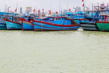 Danang, Vietnam: 10 Mayıs 2019 - Danang Balıkçılık Limanı 'nda çok sayıda balıkçı teknesi