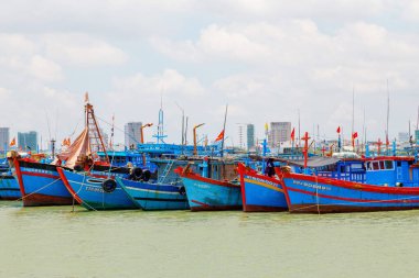 Danang, Vietnam: 10 Mayıs 2019 - Danang Balıkçılık Limanı 'nda çok sayıda balıkçı teknesi