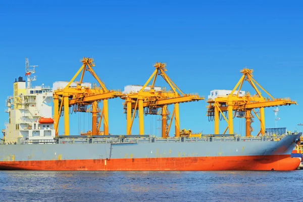 Containerfrachtschiff Mit Funktionierender Kranbrücke Werft — Stockfoto