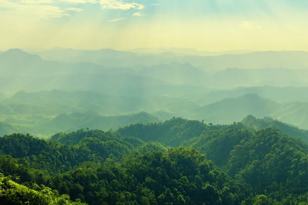 Wysokie Góry Godzinach Porannych Piękny Krajobraz Naturalny — Zdjęcie stockowe