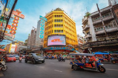 Bangkok - Tayland, 3 Ağustos 2019: Yaowarat yolu Çin 'in Bangkok şehrinin merkezidir.