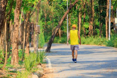 Parkta koşmak için yol