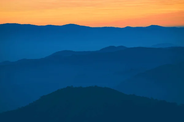 Vista Montaña Por Mañana Fondo Cielo Naranja —  Fotos de Stock