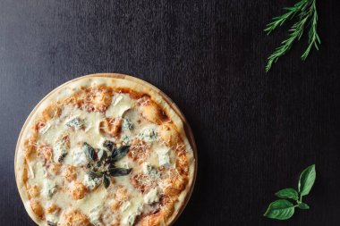İtalyan pizza sı 4 peynir kurulu
