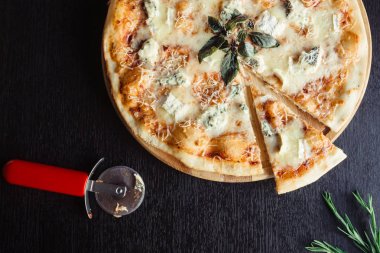 İtalyan pizza sı 4 peynir kurulu