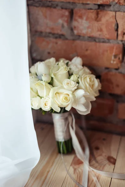 Wedding Bouquet White Roses Rustic Style Brick Wall Background — Stock Photo, Image