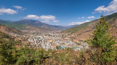 Bhutan Thimphu şehrin panoramik havadan görünümü