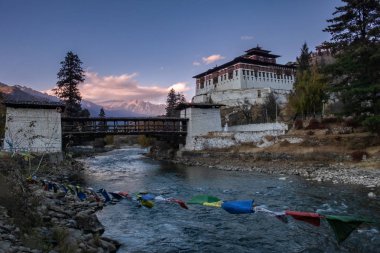 Rinpung Dzong ve müzede Günbatımı: Paro, Bhutan