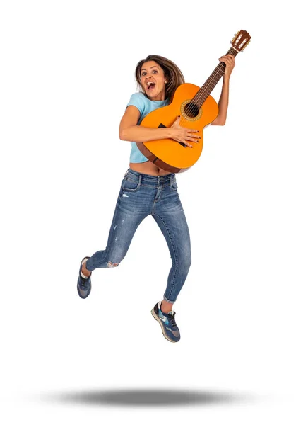 Mulher Pulando Com Guitarra Clássica Suas Mãos Isolado Branco — Fotografia de Stock