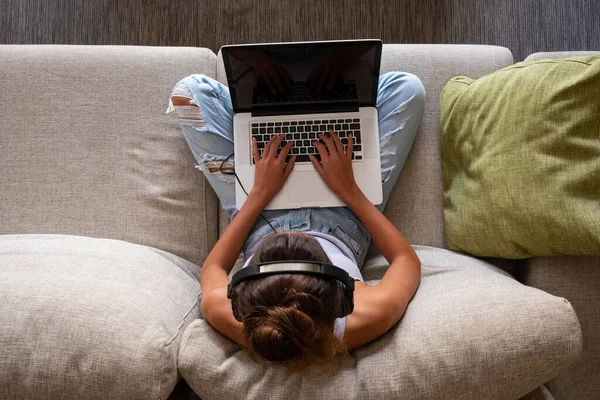 Top View Young Girl Working Laptop Listening Music Sitting Sofa — Stock Photo, Image