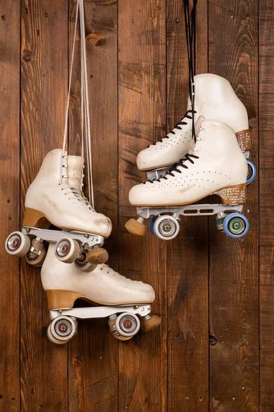 Patins Roulettes Artistiques Sur Fond Bois — Photo