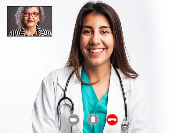 Egy Idős Számítógépes Képernyője Akinek Orvosi Videohívással Kapcsolatos Konzultációja Van — Stock Fotó