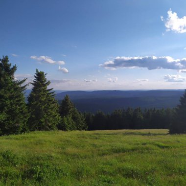 Yaz mevsiminde dağlar