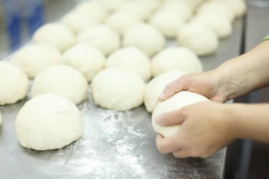 pişirmek hamur diz parçaları