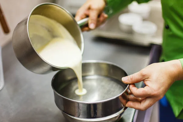 The process of straining when preparing the brule cream — Stock Photo, Image