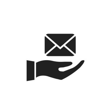 El ele e-posta ikonu. İnsan koluyla siyah mesaj işareti. Beyaz üzerine izole edilmiş mektup teslim sembolü.