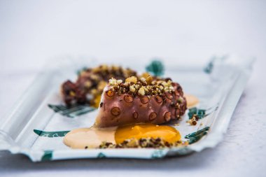 Gıda ızgarada pişirilir. Izgara ve barbekü kavramı. Kapat-u