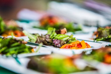 Yaz tatili sırasında taze sebze Barbekü malzemeler için.