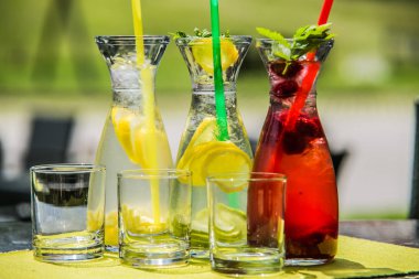 Bir serinletici yaz narenciye buz gibi soğuk içecek. Yakın çekim