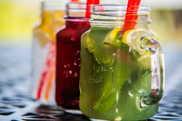 Bir serinletici yaz narenciye buz gibi soğuk içecek. Yakın çekim