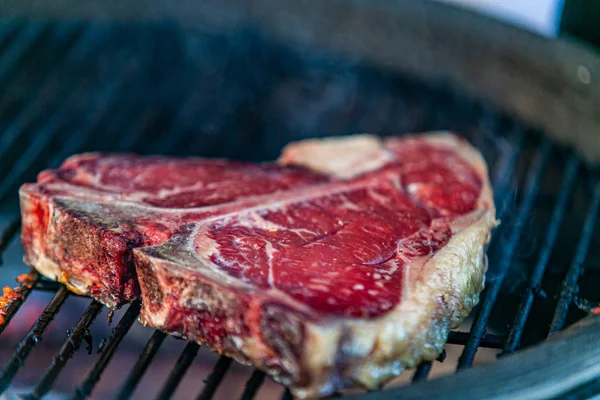 Biff För Grillning Och Stekning Färskt Utsökt Kött — Stockfoto