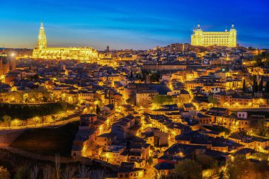 Toledo eski şehir, Toledo şehir, Saray ve kale ve nehir ve günbatımı scape arazi, İspanya noktasında seyahat