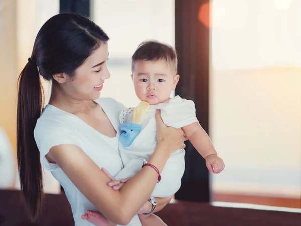 Thai Madre Suo Bambino Con Sfondo Casa Questo Immage Può — Foto Stock