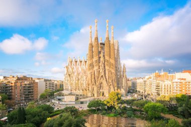 Barcelona city hotal Kilisesi ve park, Baecelona, İspanya, Avrupa'nın seyahat noktasıyla çatı üstünden manzara