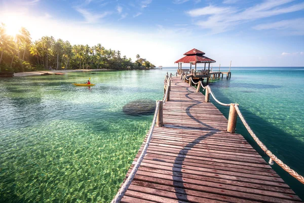 タイのトラート クード島で木製 ビーチ プーケット島の概念のこのイメージを使用できます — ストック写真