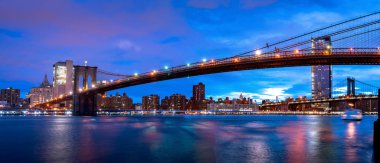 Brooklyn Köprüsü ve gündoğumu Manhattan arka plan, New york city, Amerika Birleşik Devletleri, Birleşik Amerika'nın belirtilen