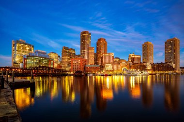 Boston harbor cityscape ve günbatımı, Massachusetts, Boston şehir, ABD skyline ile