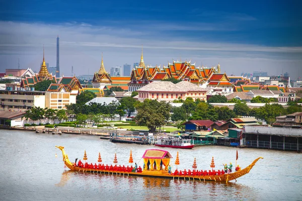 Barco Real Río Con Fondo Gran Palacio Ciudad Bangkok Tailandia —  Fotos de Stock