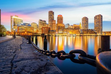 Boston harbor cityscape ve günbatımı, Massachusetts, Boston şehir, ABD skyline ile