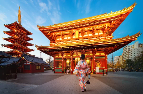 Donna Giapponese Abito Kimono Piedi Nel Tempio Sensoji Città Asakusa — Foto Stock
