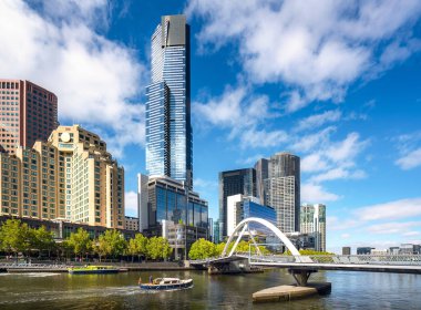 Mavi gökyüzü ile Melbourne şehir