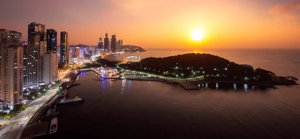 Busan vista a la playa desde la azotea del hotel en la ciudad de Busan — Foto de Stock