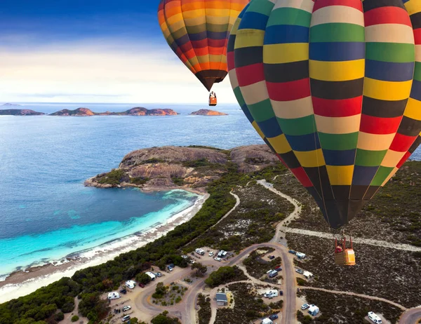 Camping de coches en vacaciones en Happy bay beach — Foto de Stock